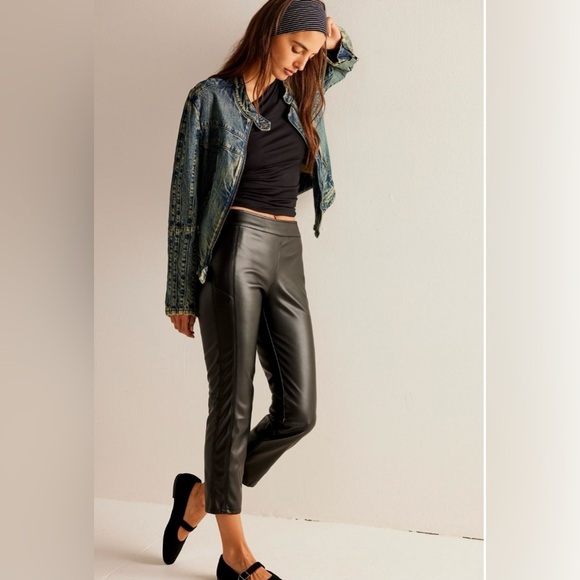 We The Free Pants - We The Free Unapologetic Pedal Pusher Pants in Black Size 0 NWT